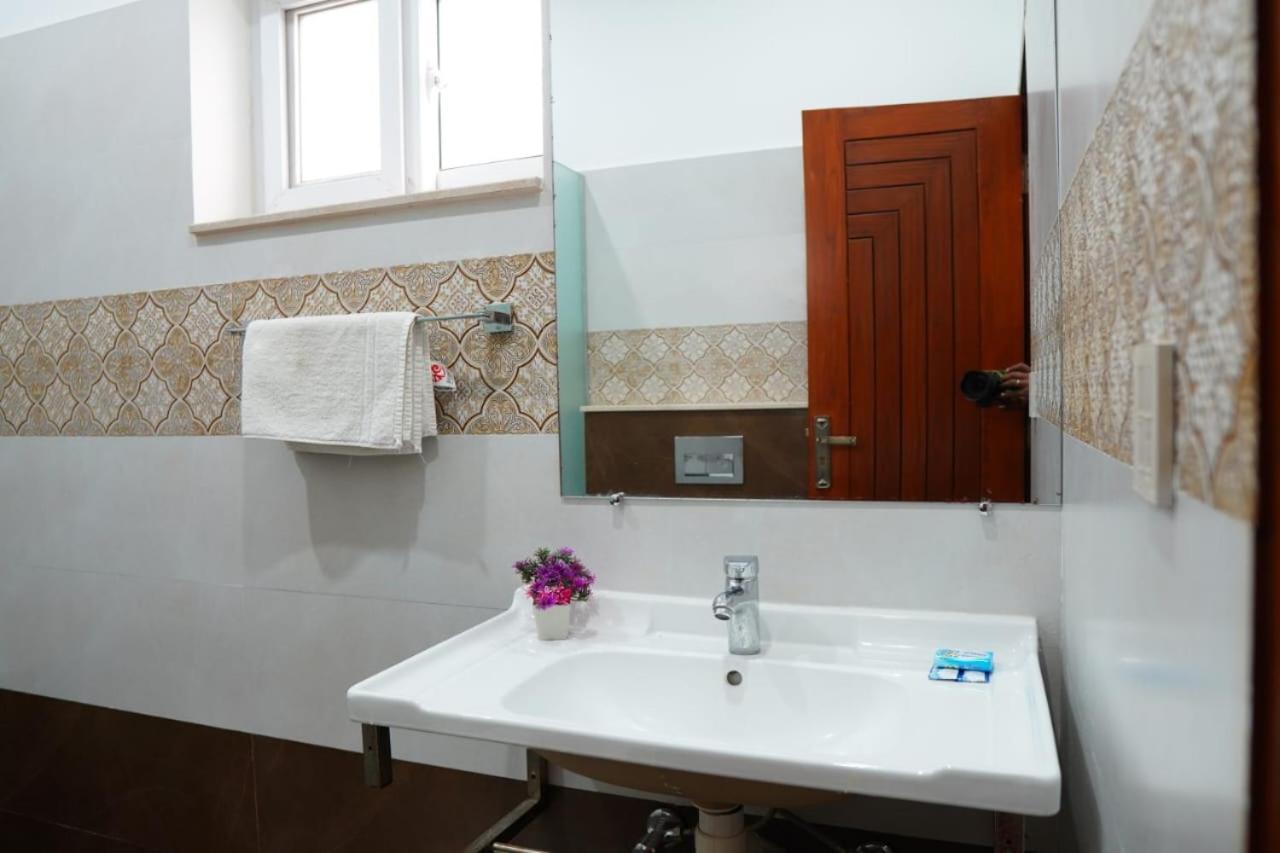 Grand Royal Bed & Breakfast Islamabad Exterior photo