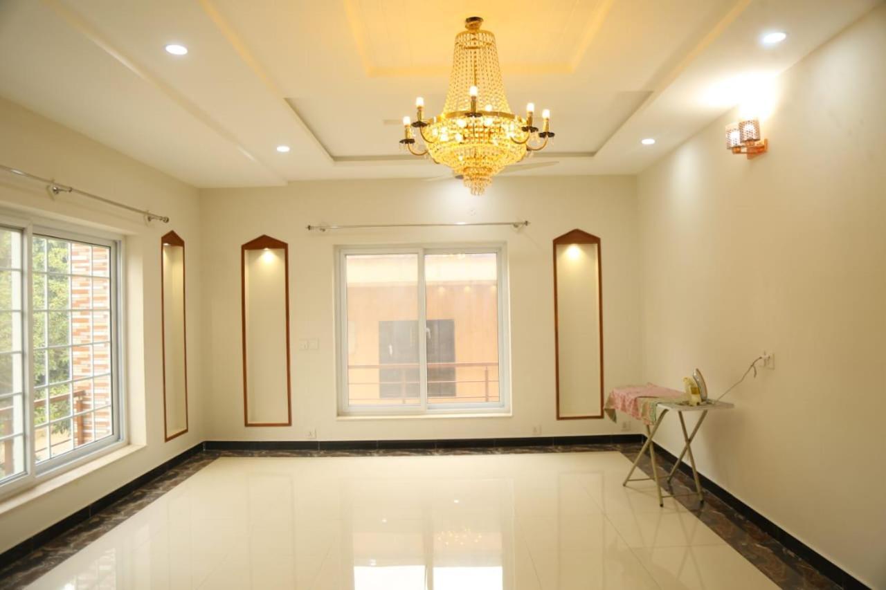 Grand Royal Bed & Breakfast Islamabad Exterior photo